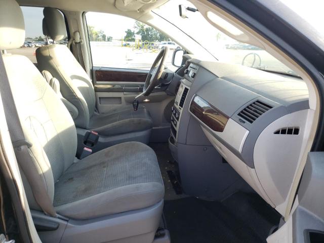 Photo 5 from auction – 2010 CHRYSLER TOWN & COU with VIN 2A4RR5D14AR304415