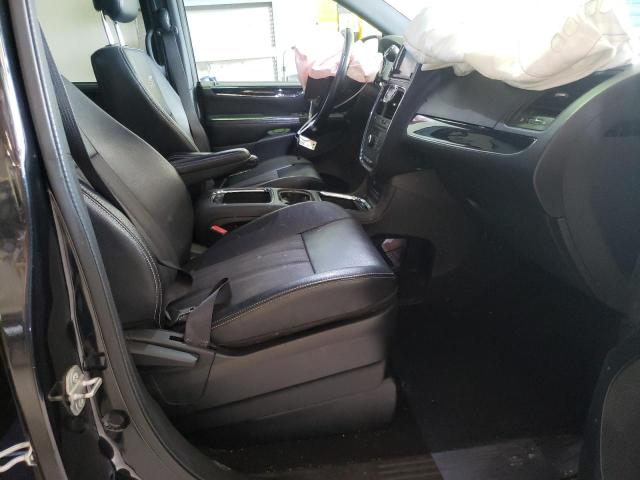 Photo 5 from auction – 2015 CHRYSLER TOWN & COU with VIN 2C4RC1HG5FR674570