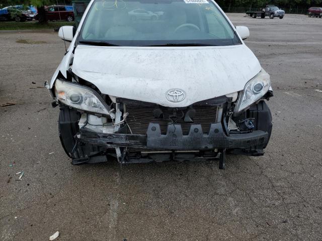 Photo 9 from auction – 2012 TOYOTA SIENNA XLE with VIN 5TDYK3DC7CS212527