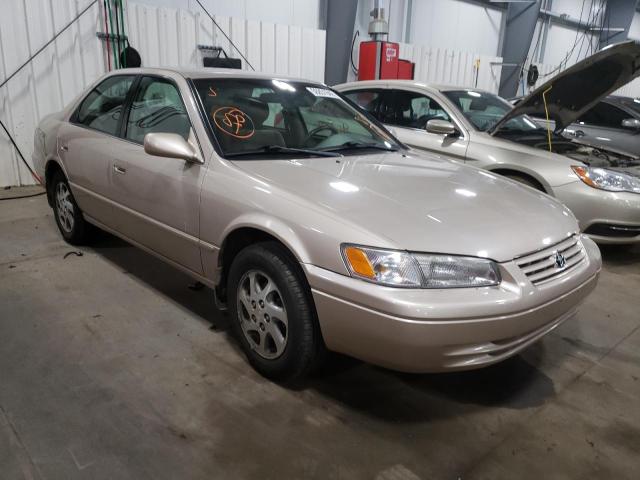 TOYOTA CAMRY CE 1998 with VIN 4T1BF28K3WU058447 - Photo from auction