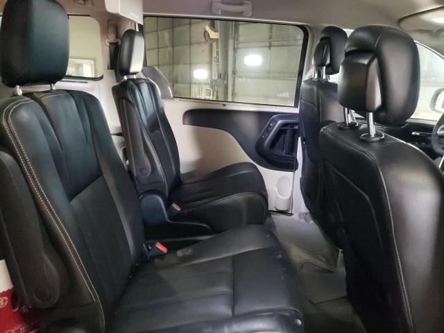 Photo 6 from auction – 2015 CHRYSLER TOWN & COU with VIN 2C4RC1CG2FR743433