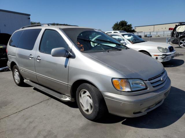 TOYOTA SIENNA LE 2002 with VIN 4T3ZF13C92U476439 - Photo from auction
