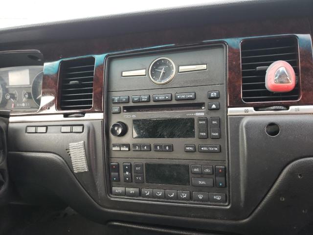 Photo 9 from auction – 2009 LINCOLN TOWNCAR with VIN 2LNHM82VX9X611940