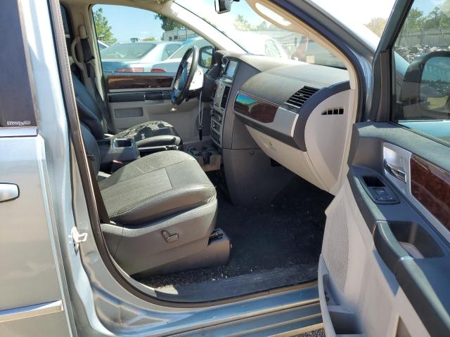 Photo 5 from auction – 2010 CHRYSLER TOWN & COU with VIN 2A4RR8D14AR404628