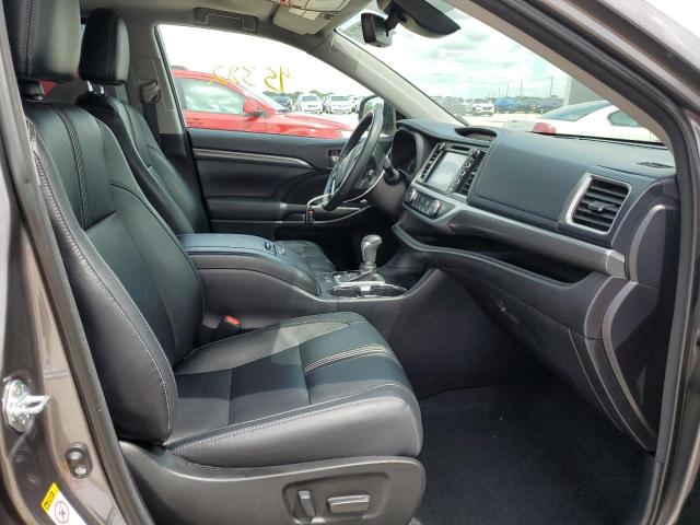 Photo 5 from auction – 2018 TOYOTA HIGHLANDER with VIN 5TDJZRFH1JS851461
