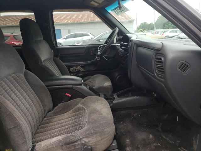 Photo 5 from auction – 2001 CHEVROLET BLAZER with VIN 1GNDT13W21K222129