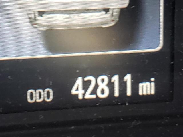 Photo 8 from auction – 2017 TOYOTA SIENNA XLE with VIN 5TDDZ3DC0HS173846