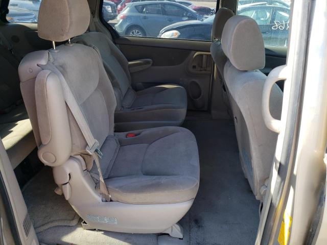 Photo 6 from auction – 2004 TOYOTA SIENNA LE with VIN 5TDBA23C44S027180