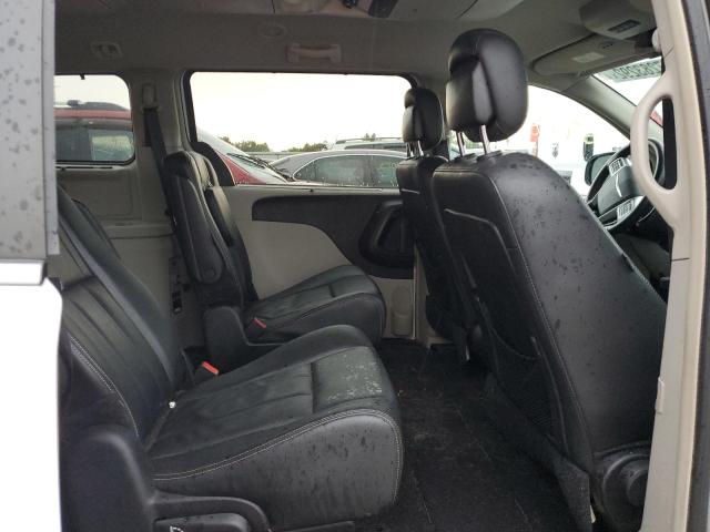 Photo 6 from auction – 2016 CHRYSLER TOWN & COU with VIN 2C4RC1BG8GR208528