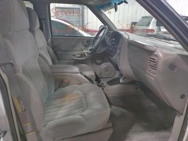 Photo 5 from auction – 2002 CHEVROLET BLAZER with VIN 1GNDT13W12K203721