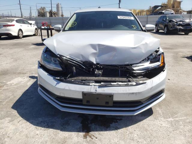 Photo 9 from auction – 2018 VOLKSWAGEN JETTA S with VIN 3VW2B7AJ4JM259346