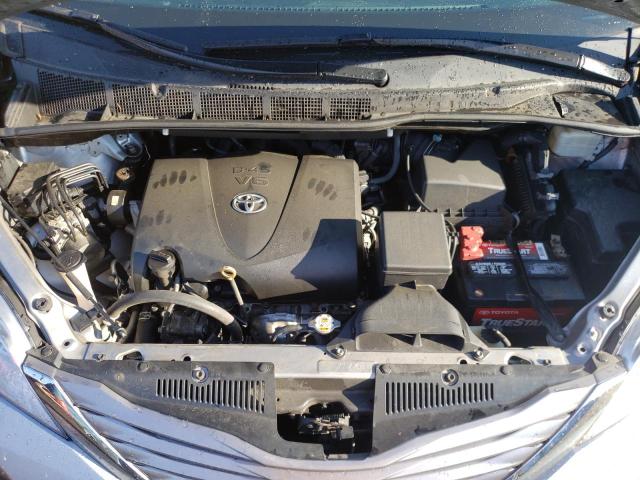 Photo 7 from auction – 2017 TOYOTA SIENNA XLE with VIN 5TDYZ3DC6HS834829