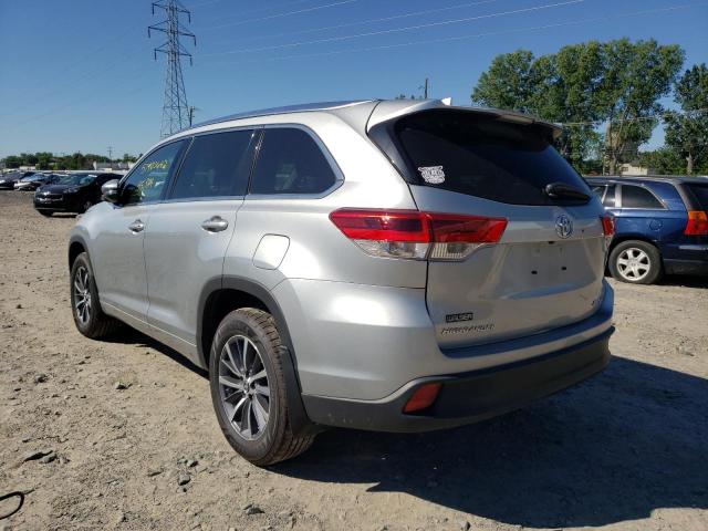Photo 3 from auction – 2017 TOYOTA HIGHLANDER with VIN 5TDJZRFH5HS480377