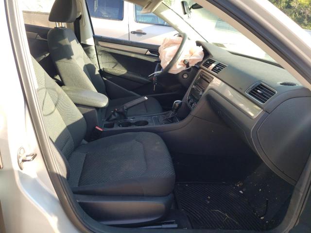 Photo 5 from auction – 2013 VOLKSWAGEN PASSAT S with VIN 1VWAP7A30DC053719