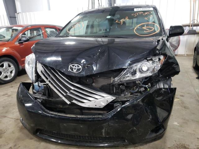 Photo 9 from auction – 2017 TOYOTA SIENNA XLE with VIN 5TDYZ3DC5HS856708