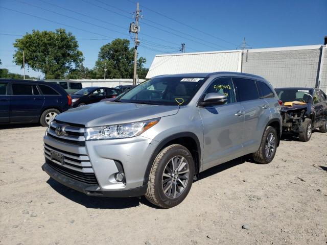 Photo 2 from auction – 2017 TOYOTA HIGHLANDER with VIN 5TDJZRFH5HS480377