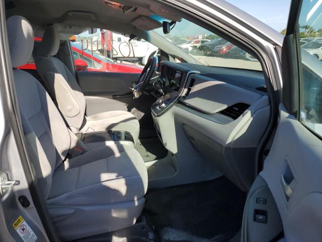 Photo 5 from auction – 2015 TOYOTA SIENNA LE with VIN 5TDKK3DC5FS584880