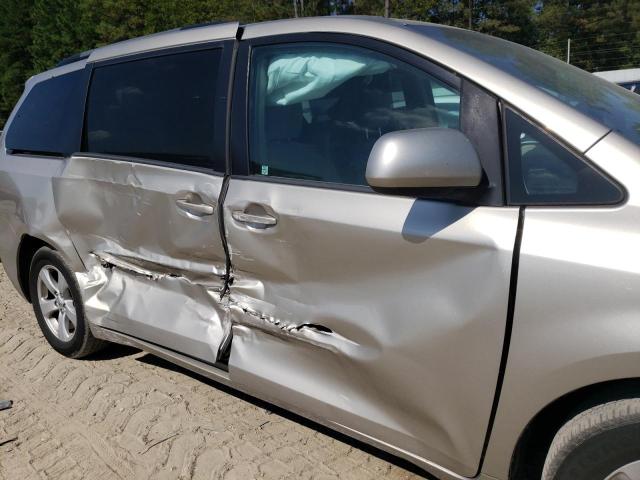 Photo 9 from auction – 2017 TOYOTA SIENNA LE with VIN 5TDKZ3DC6HS813694