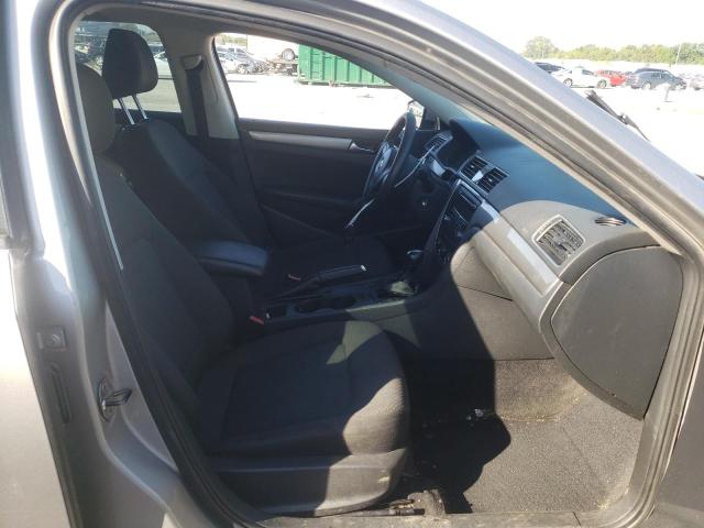Photo 5 from auction – 2013 VOLKSWAGEN PASSAT S with VIN 1VWAH7A32DC058983