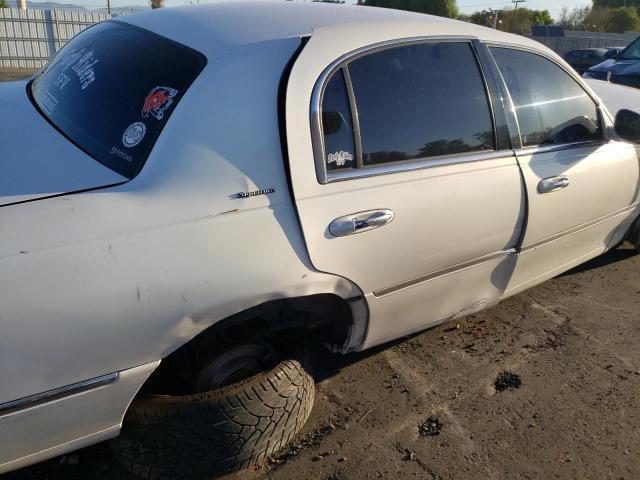 Photo 9 from auction – 2003 LINCOLN TOWN CAR S with VIN 1LNHM82W93Y618751