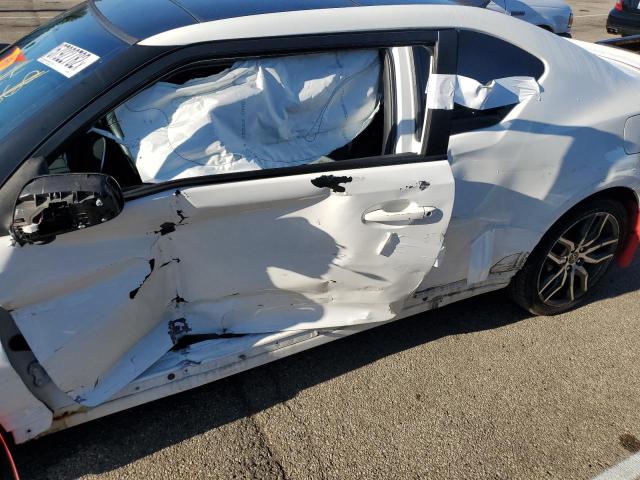 Photo 9 from auction – 2014 TOYOTA SCION TC with VIN JTKJF5C74E3071855