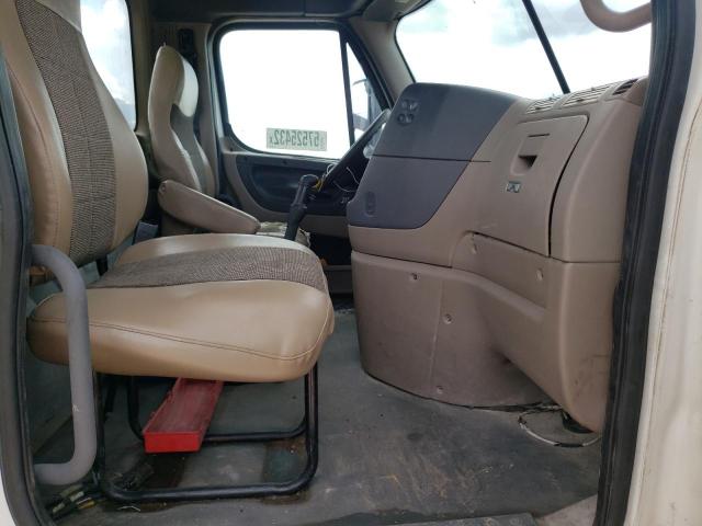 Photo 5 from auction – 2013 FREIGHTLINER CASCADIA 1 with VIN 1FUJGBDV9DSBV4357