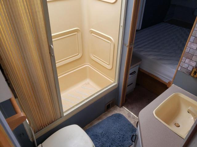Photo 9 from auction – 1992 FLEE MOTORHOME with VIN 3FCMF53G8NJA01974