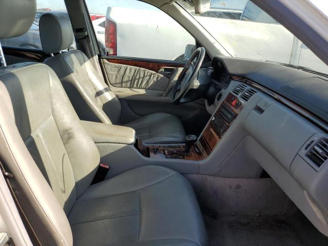 Photo 5 from auction – 1999 MERCEDES-BENZ E 320 with VIN WDBJF65H4XA831640