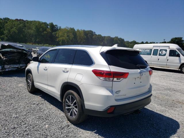 Photo 3 from auction – 2017 TOYOTA HIGHLANDER with VIN 5TDKZRFH6HS213043