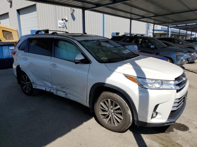 TOYOTA HIGHLANDER 2017 مع رقم تعريف المركبة 5TDJZRFH0HS440112 - صورة من المزاد