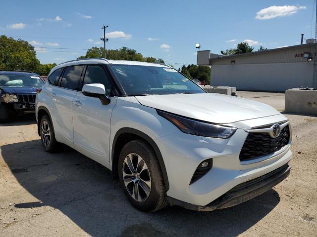 TOYOTA HIGHLANDER 2022 with VIN 5TDHZRBH2NS162703 - Photo from auction