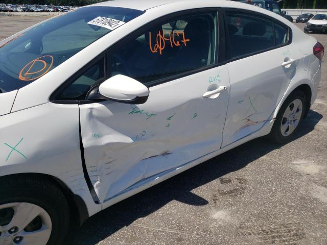 Photo 9 from auction – 2017 KIA FORTE LX with VIN 3KPFK4A70HE091247