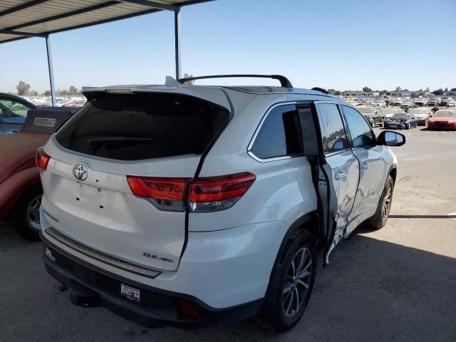 Photo 4 from auction – 2017 TOYOTA HIGHLANDER with VIN 5TDJZRFH0HS440112