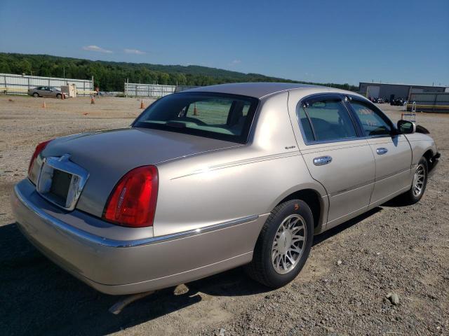 Photo 4 from auction – 2000 LINCOLN TOWN CAR S with VIN 1LNHM82W0YY813645