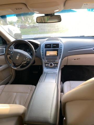 Photo 5 from auction – 2017 LINCOLN MKZ RESERV with VIN 3LN6L5F99HR632944