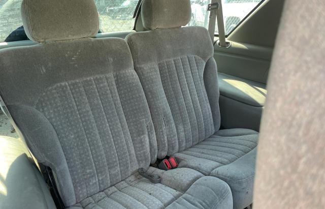 Photo 6 from auction – 2000 CHEVROLET BLAZER with VIN 1GNCT18W1YK107536