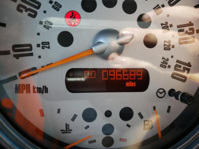 Photo 8 from auction – 2005 MINI COOPER S with VIN WMWRE33435TD96679