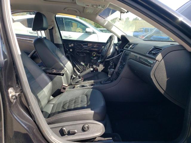 Photo 5 from auction – 2017 VOLKSWAGEN PASSAT SEL with VIN 1VWCT7A32HC086215
