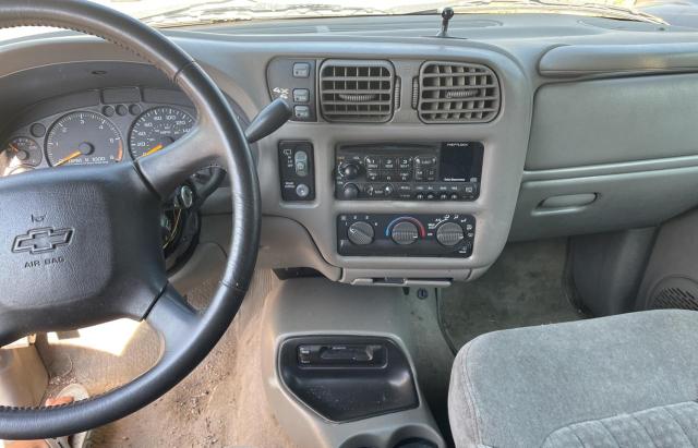 Photo 9 from auction – 2000 CHEVROLET BLAZER with VIN 1GNCT18W1YK107536
