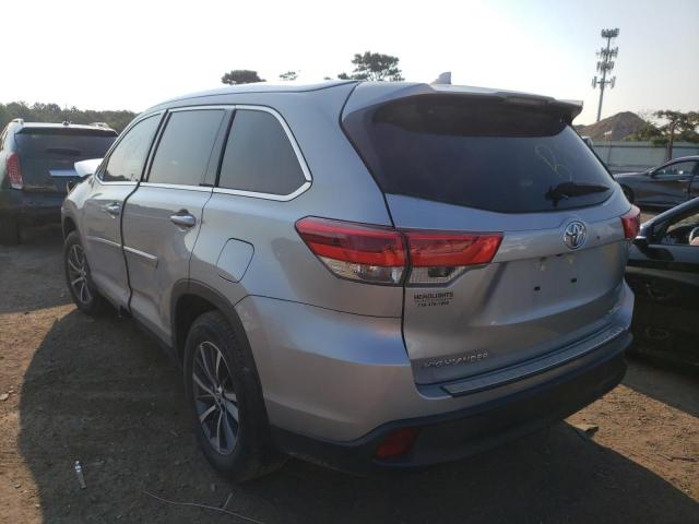 Photo 3 from auction – 2019 TOYOTA HIGHLANDER with VIN 5TDJZRFH9KS597743