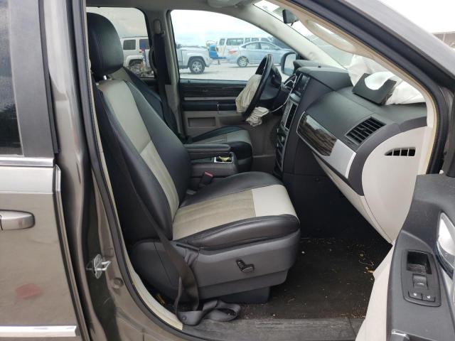 Photo 5 from auction – 2010 CHRYSLER TOWN & COU with VIN 2A4RR5D14AR299717