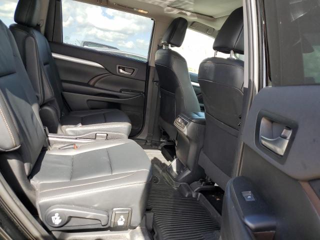 Photo 6 from auction – 2019 TOYOTA HIGHLANDER with VIN 5TDJZRFH1KS744007