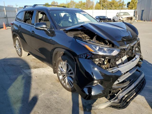 TOYOTA HIGHLANDER 2022 with VIN 5TDFZRBHXNS166571 - Photo from auction