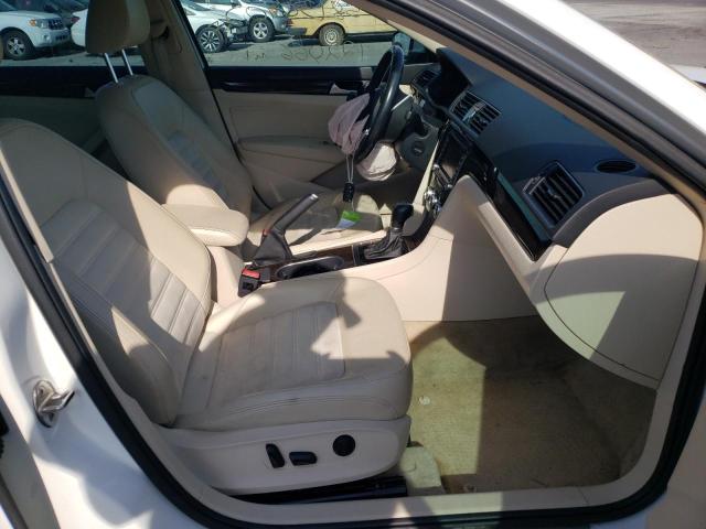 Photo 5 from auction – 2015 VOLKSWAGEN PASSAT SEL with VIN 1VWCV7A33FC100596