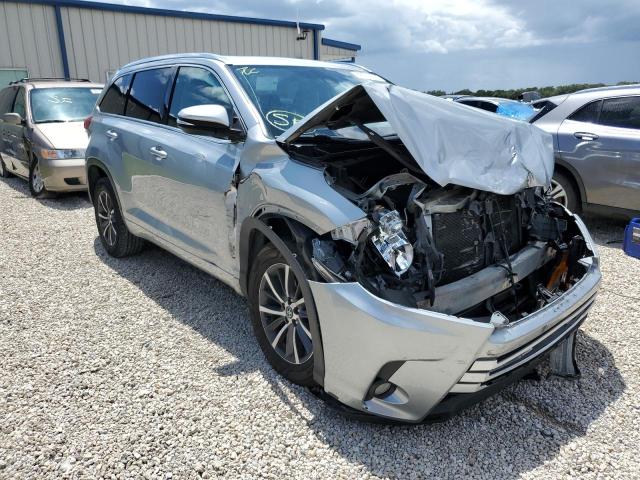 TOYOTA HIGHLANDER 2017 with VIN 5TDKZRFH0HS512611 - Photo from auction