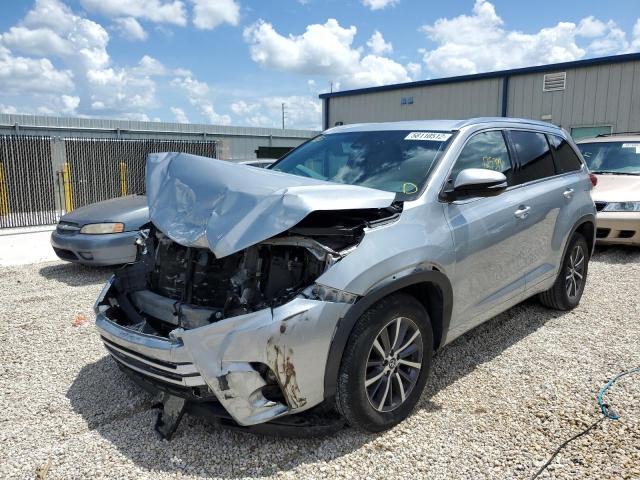 Photo 2 from auction – 2017 TOYOTA HIGHLANDER with VIN 5TDKZRFH0HS512611