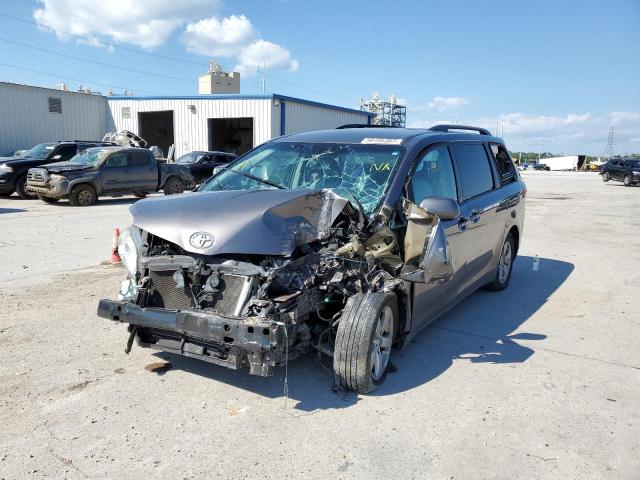Photo 2 from auction – 2017 TOYOTA SIENNA LE with VIN 5TDKZ3DC5HS774015