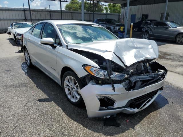 FORD FUSION SE 2019 with VIN 3FA6P0LU2KR261806 - Photo from auction