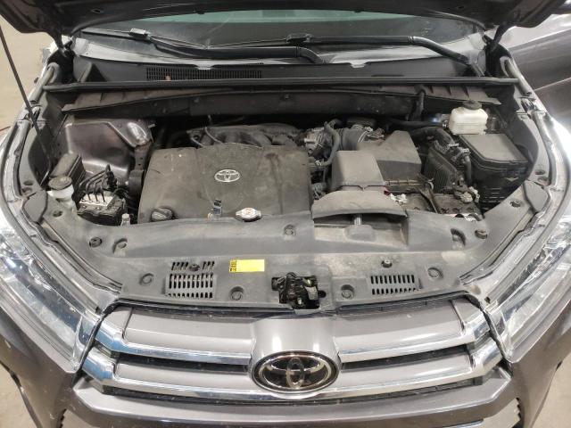 Photo 7 from auction – 2018 TOYOTA HIGHLANDER with VIN 5TDYZRFH1JS239369