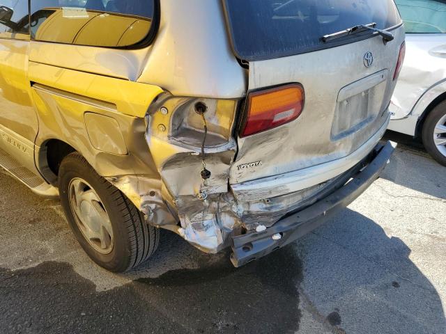 Photo 9 from auction – 2000 TOYOTA SIENNA with VIN 4T3ZF13C6YU195093